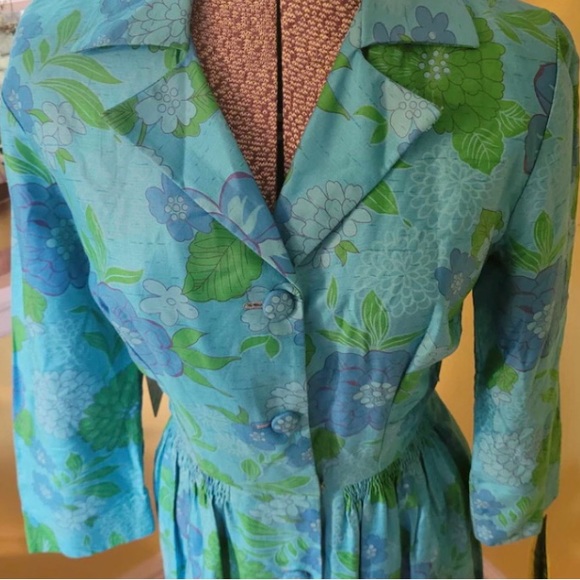 Vintage
1950 Handmade Cotton day dress vibrant blue floral,button front US8 - Picture 3 of 4